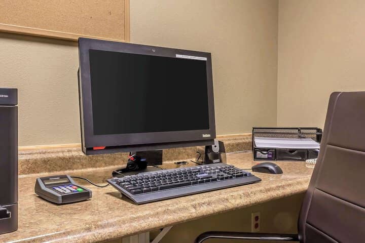 Business Center 45 of 47