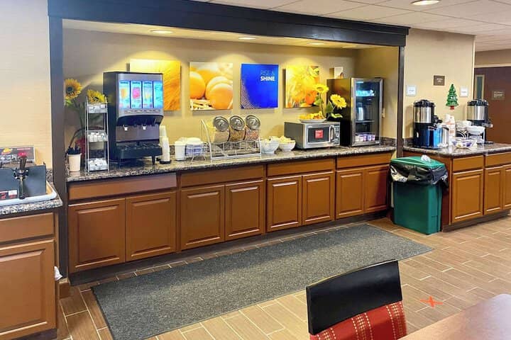Breakfast/Coffee Service 40 of 47
