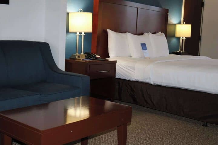Room 27 of 47
